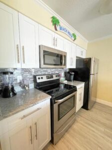 Amazing Waterfront Views Resort, Enjoy Heated Pool & Sunset! Hotel With Full Kitchen in 