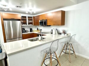 Beautiful 1BD 1BTH at Midblock FREE PARKING Hotel With Full Kitchen in 