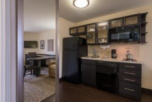 Candlewood Suites Del City by IHG Hotel With Full Kitchen in 