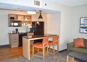 Candlewood Suites Indianapolis Downtown Medical District by IHG Hotel With Full Kitchen in 