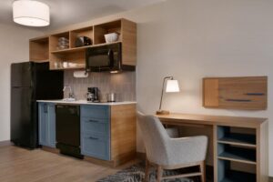 Candlewood Suites Kansas City Northeast by IHG Hotel With Full Kitchen in 