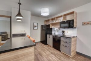 Candlewood Suites Milwaukee Airport - Oak Creek by IHG Hotel With Full Kitchen in Greendale