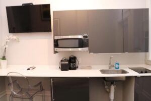 Charming & Stylish Studio on Beacon Hill #3 Hotel With Full Kitchen in 