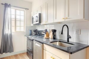 Cozy Stay Near Fishtown - Close to Subway & Center City by Globenest Hotel With Full Kitchen in 