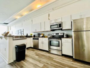 Executive Vacation Suite for 4 Hotel With Full Kitchen in 