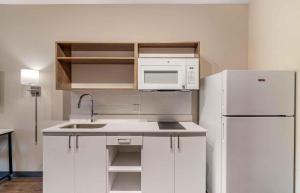 Extended Stay America Premier Suites - Jacksonville - Airport Hotel With Full Kitchen in Jacksonville