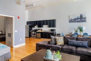 Free Parking Walk to Conv Center 5 Beds Loft Hotel With Full Kitchen in 