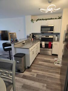 Good Vibes Hotel With Full Kitchen in 