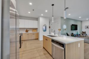HUGE downtown corner unit- Pool-Gym-Walk 2 Broadway Hotel With Full Kitchen in 