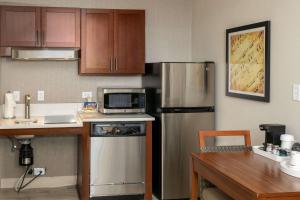 Hampton Inn & Suites Nashville-Green Hills Hotel With Full Kitchen in 