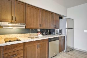 Homewood Suites By Hilton Phoenix Tempe Asu Area Hotel With Full Kitchen in Tempe