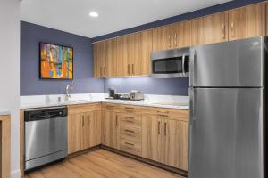 Homewood Suites by Hilton San Diego Airport-Liberty Station Hotel With Full Kitchen in 