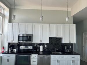 Huge Downtown Baltimore home with parking Hotel With Full Kitchen in Baltimore
