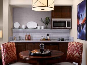 Plaza la Reina Hotel With Full Kitchen in 