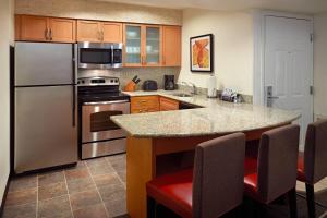 Residence Inn Atlanta Airport North/Virginia Avenue Hotel With Full Kitchen in 