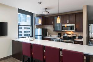 Residence Inn by Marriott Chicago Downtown/Loop Hotel With Full Kitchen in 