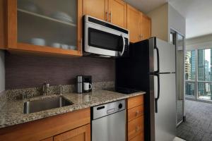 Residence Inn by Marriott Chicago Downtown/River North Hotel With Full Kitchen in 
