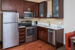 Residence Inn by Marriott Philadelphia Airport Hotel With Full Kitchen in 