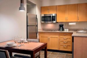Sonesta ES Suites Scottsdale Paradise Valley Hotel With Full Kitchen in 