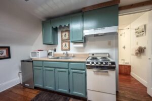 Stone Soup Inn Hotel With Full Kitchen in 