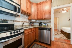 THE MADISON - San Antonio Riverwalk - Downtown - Convention Center Hotel With Full Kitchen in 