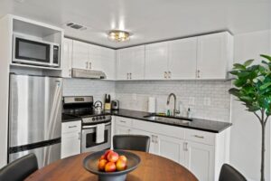 The Maverick, powered by Placemakr - River Walk Hotel With Full Kitchen in 