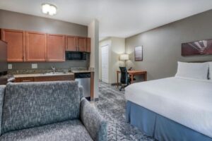 TownePlace Suites Raleigh Cary/Weston Parkway Hotel With Full Kitchen in 