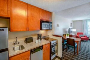 TownePlace Suites by Marriott Baltimore BWI Airport Hotel With Full Kitchen in 