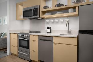 TownePlace Suites by Marriott Jacksonville Mayport Hotel With Full Kitchen in 