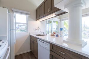 Wave Crest Resort Hotel With Full Kitchen in Del Mar